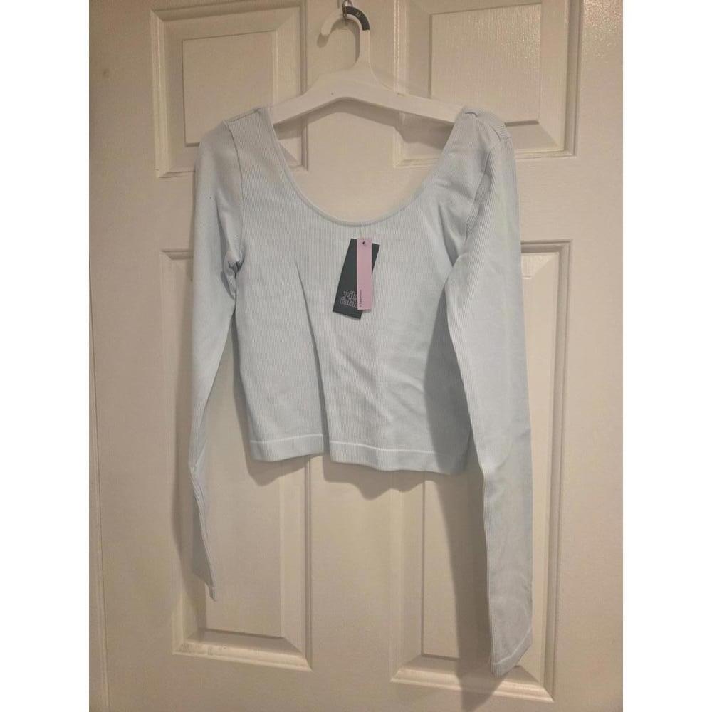 wild fable size medium - Light Blue Long Sleeve Scoop Neck Top